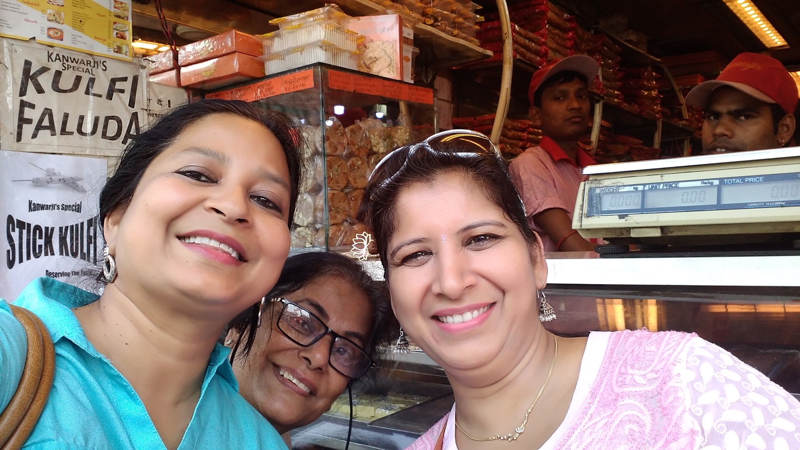 Happy Faces @ Chandni Chowk)